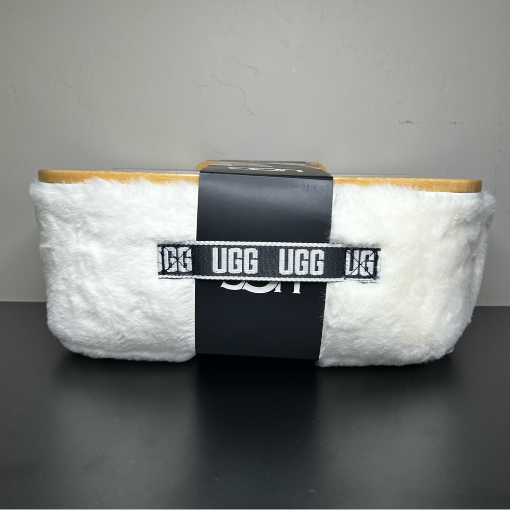 UGG Polar White Lap Desk Laptop Tablet Phone Pocket Handle Soft Faux Fur NWT